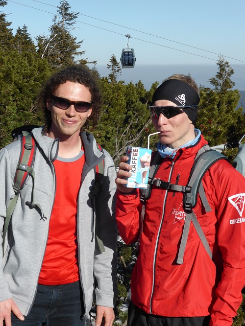 Marvin von vorne an mit seinem Kumpel Max